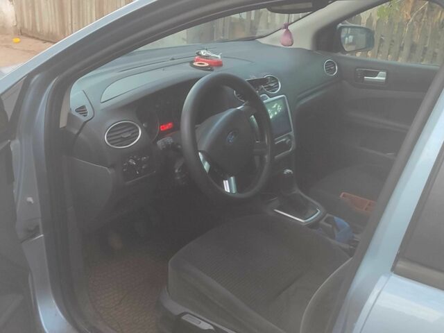 Синий Форд Фокус, объемом двигателя 1.8 л и пробегом 330 тыс. км за 1700 $, фото 3 на Automoto.ua