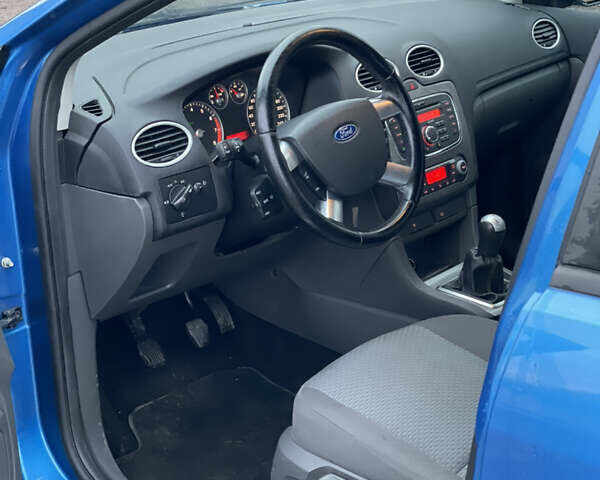Синій Форд Фокус, об'ємом двигуна 1.6 л та пробігом 237 тис. км за 4999 $, фото 12 на Automoto.ua
