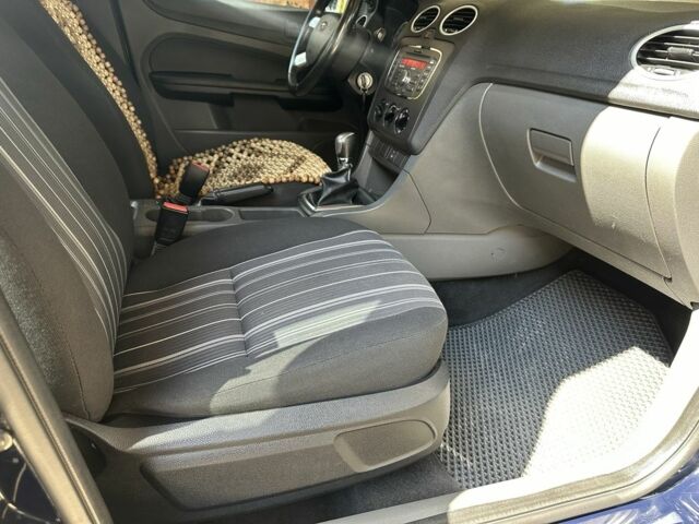 Синій Форд Фокус, об'ємом двигуна 1.4 л та пробігом 286 тис. км за 4300 $, фото 5 на Automoto.ua