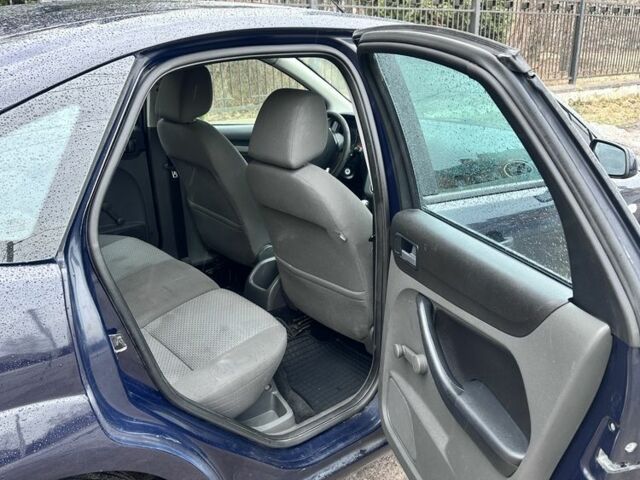 Синій Форд Фокус, об'ємом двигуна 1.4 л та пробігом 308 тис. км за 3600 $, фото 6 на Automoto.ua