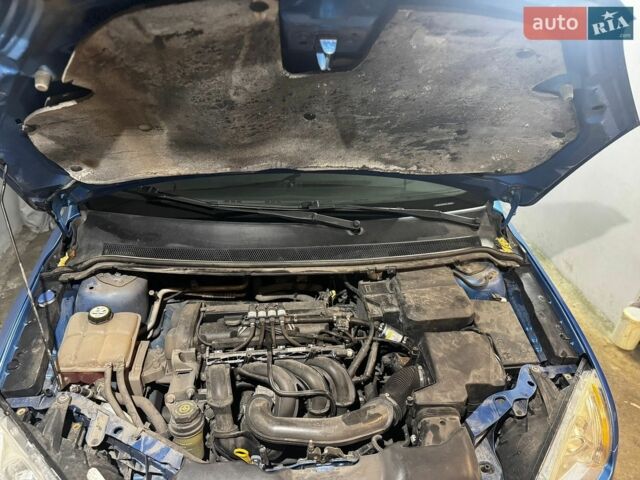 Синій Форд Фокус, об'ємом двигуна 1.6 л та пробігом 180 тис. км за 4600 $, фото 19 на Automoto.ua