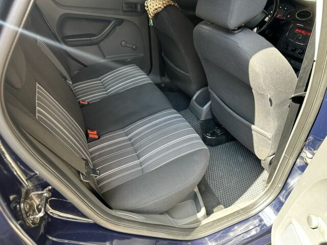 Синій Форд Фокус, об'ємом двигуна 1.4 л та пробігом 286 тис. км за 4300 $, фото 6 на Automoto.ua