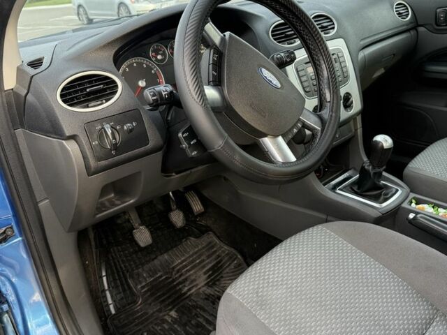 Синій Форд Фокус, об'ємом двигуна 1.6 л та пробігом 244 тис. км за 4000 $, фото 6 на Automoto.ua