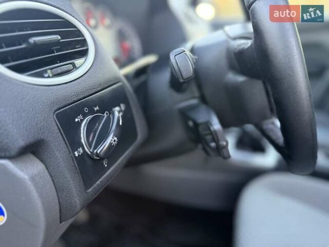 Синий Форд Фокус, объемом двигателя 2 л и пробегом 357 тыс. км за 4700 $, фото 10 на Automoto.ua