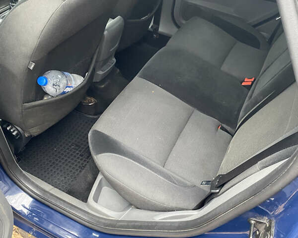 Синий Форд Фокус, объемом двигателя 2 л и пробегом 265 тыс. км за 6000 $, фото 4 на Automoto.ua