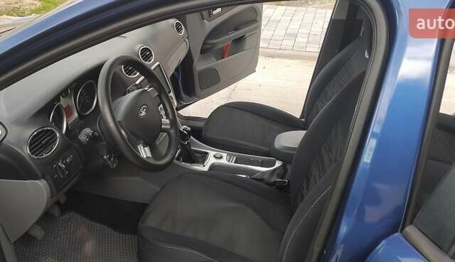 Синий Форд Фокус, объемом двигателя 1.6 л и пробегом 240 тыс. км за 5100 $, фото 5 на Automoto.ua