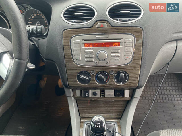 Синий Форд Фокус, объемом двигателя 2 л и пробегом 265 тыс. км за 6000 $, фото 7 на Automoto.ua