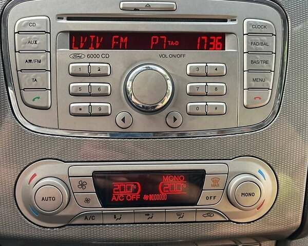 Синий Форд Фокус, объемом двигателя 1.6 л и пробегом 300 тыс. км за 5300 $, фото 7 на Automoto.ua