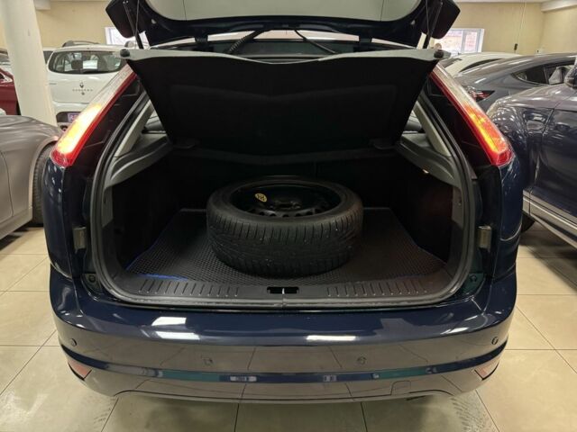 Синій Форд Фокус, об'ємом двигуна 2 л та пробігом 171 тис. км за 6300 $, фото 2 на Automoto.ua