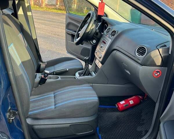 Синий Форд Фокус, объемом двигателя 1.6 л и пробегом 273 тыс. км за 5250 $, фото 6 на Automoto.ua