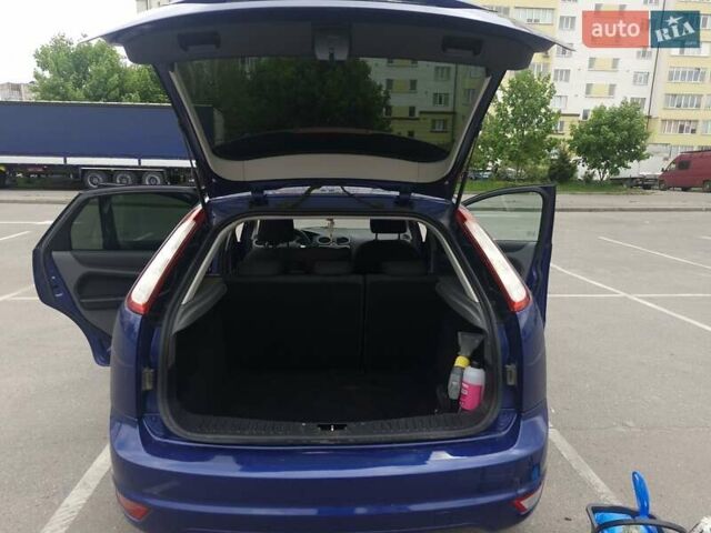 Синій Форд Фокус, об'ємом двигуна 1.6 л та пробігом 307 тис. км за 4700 $, фото 45 на Automoto.ua