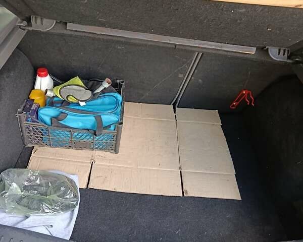 Синий Форд Фокус, объемом двигателя 1.6 л и пробегом 305 тыс. км за 4500 $, фото 7 на Automoto.ua