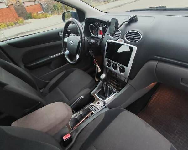 Синій Форд Фокус, об'ємом двигуна 2 л та пробігом 195 тис. км за 5300 $, фото 5 на Automoto.ua