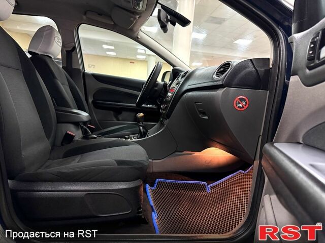 Синій Форд Фокус, об'ємом двигуна 1.6 л та пробігом 171 тис. км за 6300 $, фото 5 на Automoto.ua