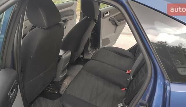 Синий Форд Фокус, объемом двигателя 1.6 л и пробегом 240 тыс. км за 5100 $, фото 6 на Automoto.ua