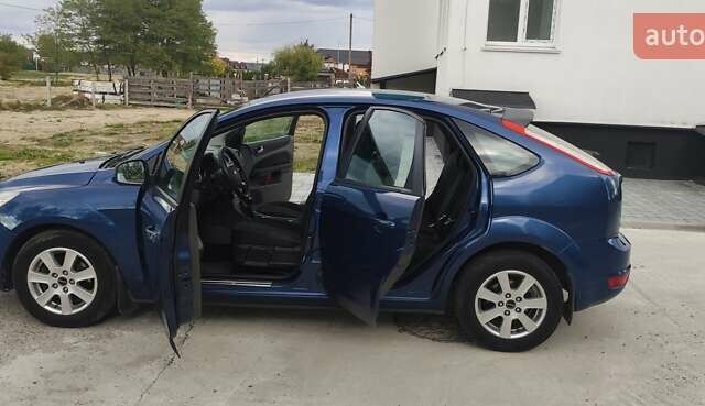 Синий Форд Фокус, объемом двигателя 1.6 л и пробегом 240 тыс. км за 5100 $, фото 4 на Automoto.ua