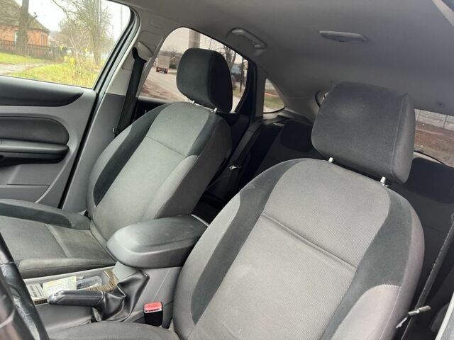 Синий Форд Фокус, объемом двигателя 1.8 л и пробегом 165 тыс. км за 4450 $, фото 1 на Automoto.ua