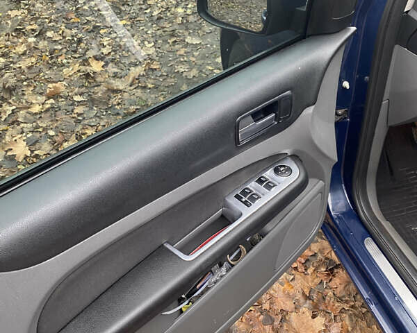 Синий Форд Фокус, объемом двигателя 2 л и пробегом 265 тыс. км за 6000 $, фото 5 на Automoto.ua