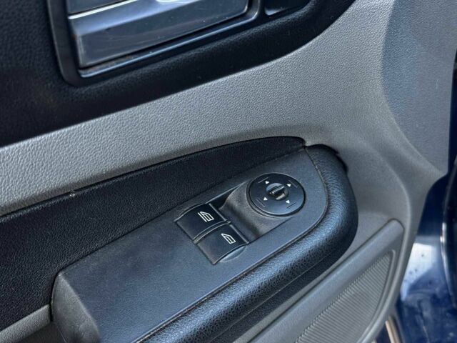 Синий Форд Фокус, объемом двигателя 1.4 л и пробегом 185 тыс. км за 5190 $, фото 13 на Automoto.ua