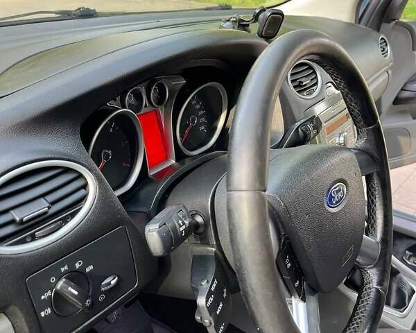 Синий Форд Фокус, объемом двигателя 1.6 л и пробегом 300 тыс. км за 5300 $, фото 2 на Automoto.ua