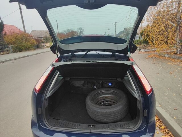 Синий Форд Фокус, объемом двигателя 2 л и пробегом 195 тыс. км за 5200 $, фото 2 на Automoto.ua