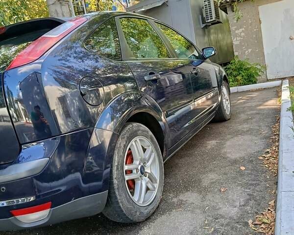 Синий Форд Фокус, объемом двигателя 1.6 л и пробегом 305 тыс. км за 4500 $, фото 8 на Automoto.ua