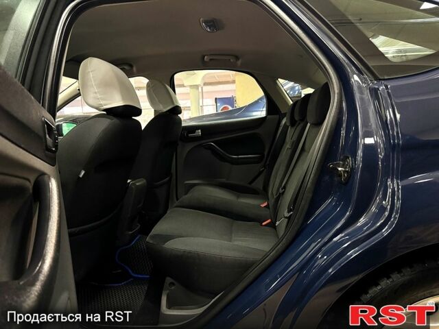 Синій Форд Фокус, об'ємом двигуна 1.6 л та пробігом 171 тис. км за 6300 $, фото 6 на Automoto.ua