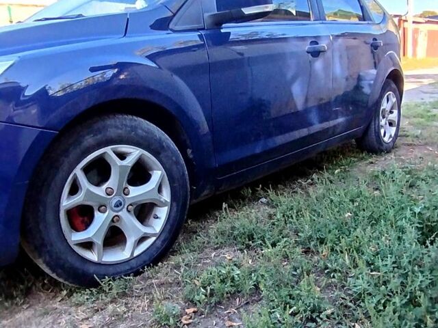 Синий Форд Фокус, объемом двигателя 1.4 л и пробегом 264 тыс. км за 5000 $, фото 2 на Automoto.ua