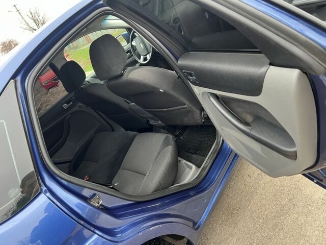 Синий Форд Фокус, объемом двигателя 1.8 л и пробегом 165 тыс. км за 4450 $, фото 9 на Automoto.ua