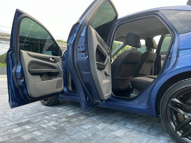 Синий Форд Фокус, объемом двигателя 1.6 л и пробегом 305 тыс. км за 4490 $, фото 7 на Automoto.ua