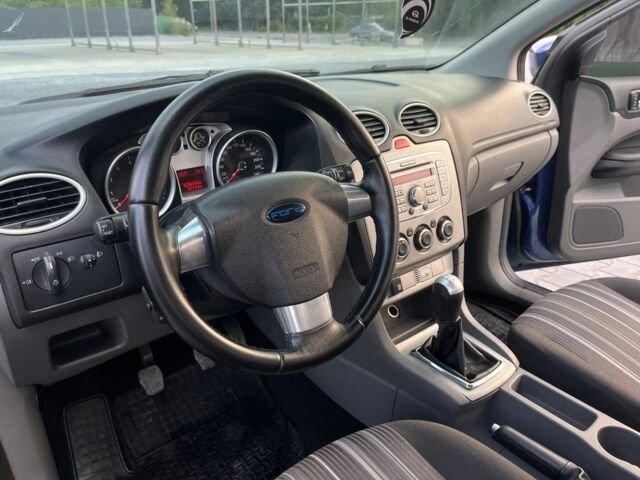 Синий Форд Фокус, объемом двигателя 1.6 л и пробегом 305 тыс. км за 4490 $, фото 5 на Automoto.ua