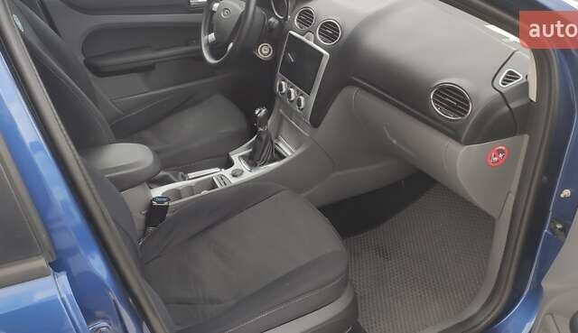 Синий Форд Фокус, объемом двигателя 1.6 л и пробегом 240 тыс. км за 5100 $, фото 7 на Automoto.ua