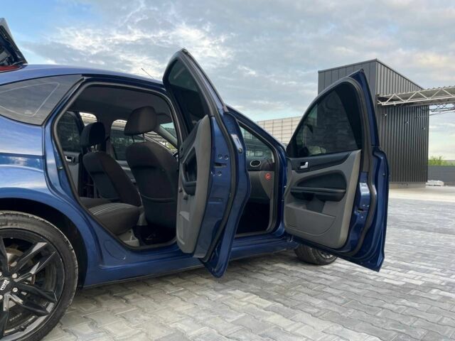 Синий Форд Фокус, объемом двигателя 1.6 л и пробегом 305 тыс. км за 4490 $, фото 6 на Automoto.ua