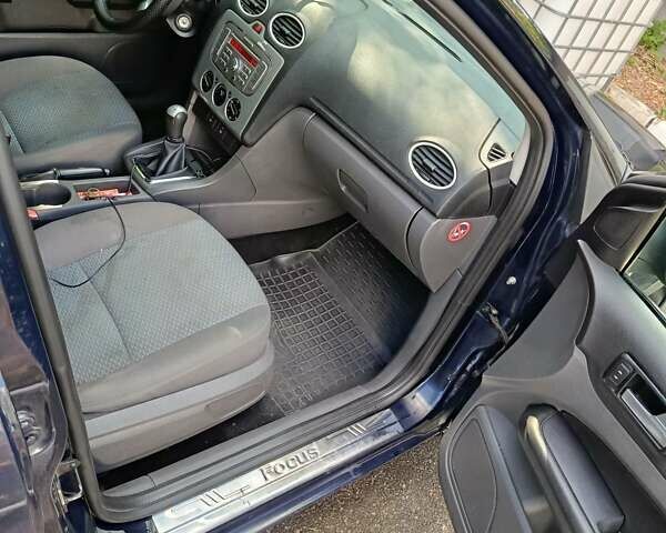 Синий Форд Фокус, объемом двигателя 1.6 л и пробегом 305 тыс. км за 4500 $, фото 3 на Automoto.ua