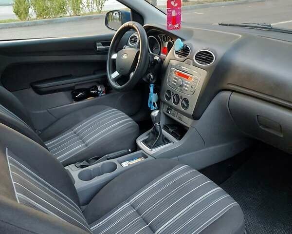 Синий Форд Фокус, объемом двигателя 1.6 л и пробегом 352 тыс. км за 4400 $, фото 1 на Automoto.ua