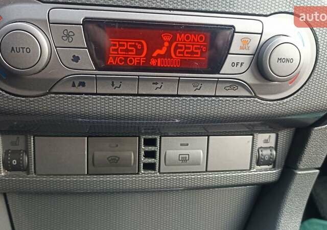 Синий Форд Фокус, объемом двигателя 1.6 л и пробегом 221 тыс. км за 4800 $, фото 13 на Automoto.ua