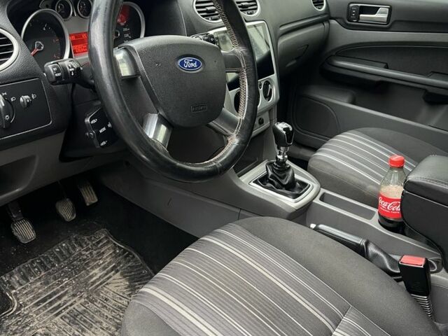 Синий Форд Фокус, объемом двигателя 2 л и пробегом 323 тыс. км за 6000 $, фото 4 на Automoto.ua