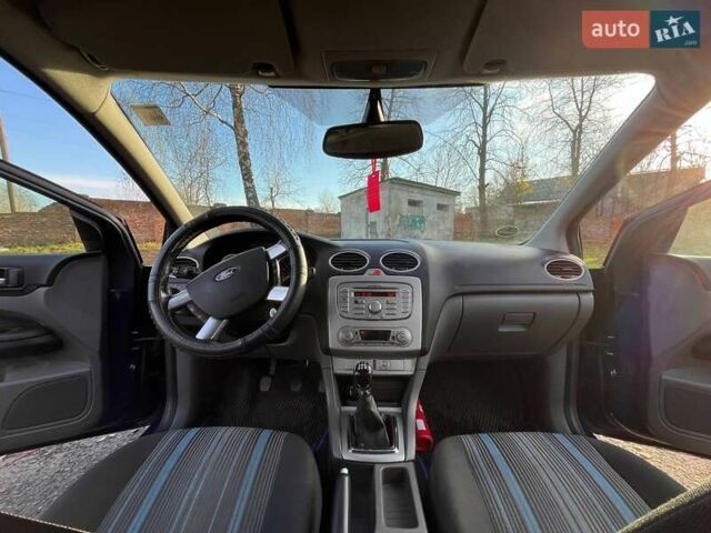 Синий Форд Фокус, объемом двигателя 1.6 л и пробегом 273 тыс. км за 5250 $, фото 7 на Automoto.ua