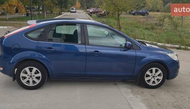 Синий Форд Фокус, объемом двигателя 1.6 л и пробегом 240 тыс. км за 5100 $, фото 2 на Automoto.ua