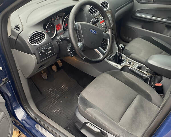 Синий Форд Фокус, объемом двигателя 2 л и пробегом 265 тыс. км за 6000 $, фото 3 на Automoto.ua