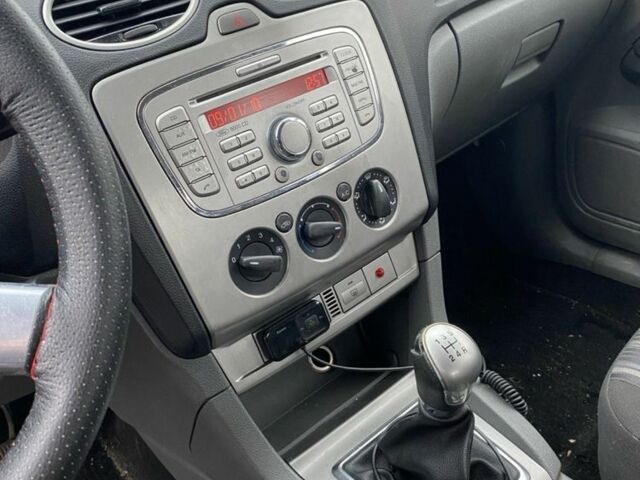 Синій Форд Фокус, об'ємом двигуна 1.6 л та пробігом 166 тис. км за 4900 $, фото 6 на Automoto.ua