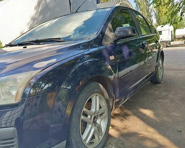 Синий Форд Фокус, объемом двигателя 1.6 л и пробегом 305 тыс. км за 4500 $, фото 4 на Automoto.ua