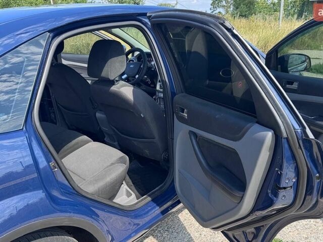 Синій Форд Фокус, об'ємом двигуна 2 л та пробігом 246 тис. км за 5200 $, фото 12 на Automoto.ua