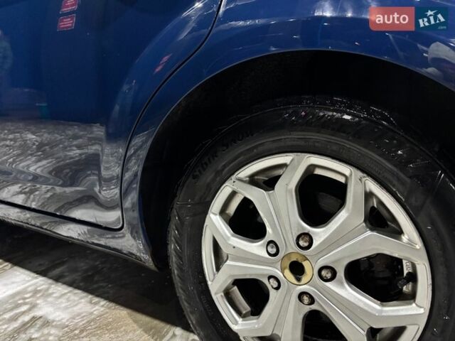 Синий Форд Фокус, объемом двигателя 1.39 л и пробегом 211 тыс. км за 3900 $, фото 5 на Automoto.ua