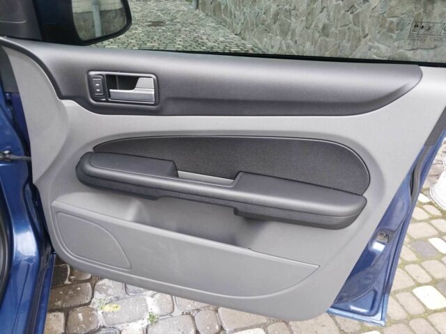 Синій Форд Фокус, об'ємом двигуна 1.6 л та пробігом 213 тис. км за 5800 $, фото 13 на Automoto.ua
