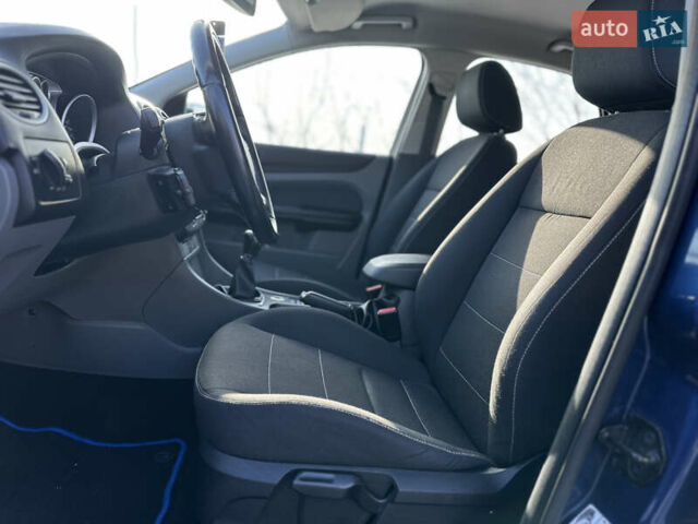 Синій Форд Фокус, об'ємом двигуна 1.8 л та пробігом 228 тис. км за 5700 $, фото 22 на Automoto.ua