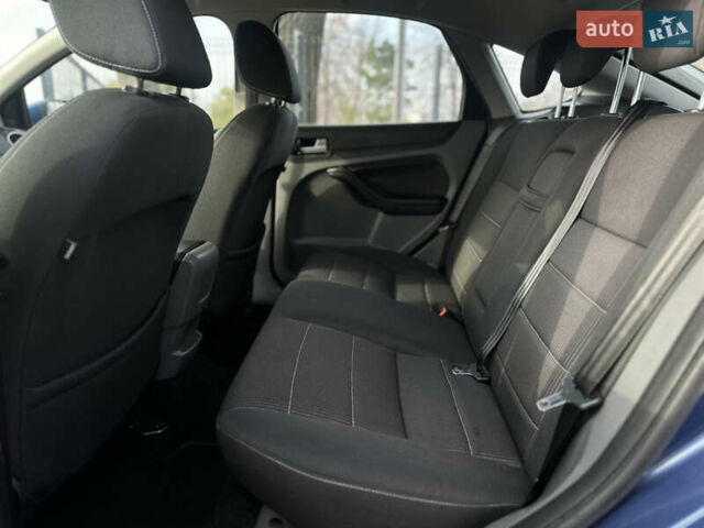 Синий Форд Фокус, объемом двигателя 1.8 л и пробегом 228 тыс. км за 6000 $, фото 37 на Automoto.ua