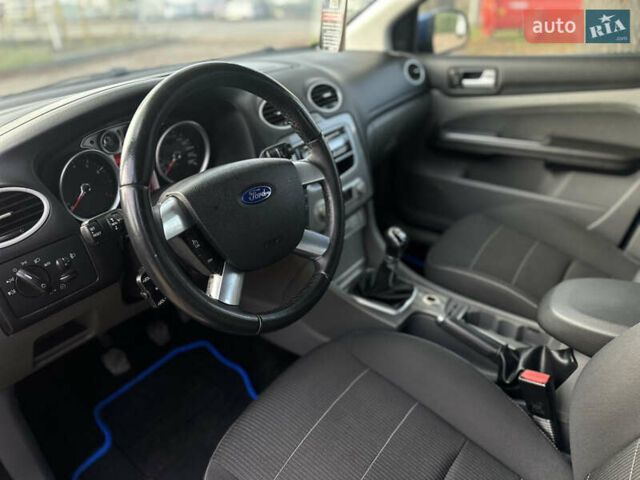 Синий Форд Фокус, объемом двигателя 1.8 л и пробегом 228 тыс. км за 6000 $, фото 24 на Automoto.ua