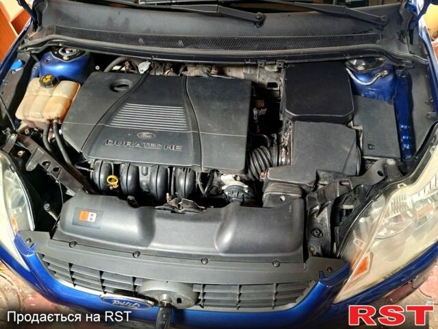 Синій Форд Фокус, об'ємом двигуна 2 л та пробігом 24437 тис. км за 6200 $, фото 4 на Automoto.ua