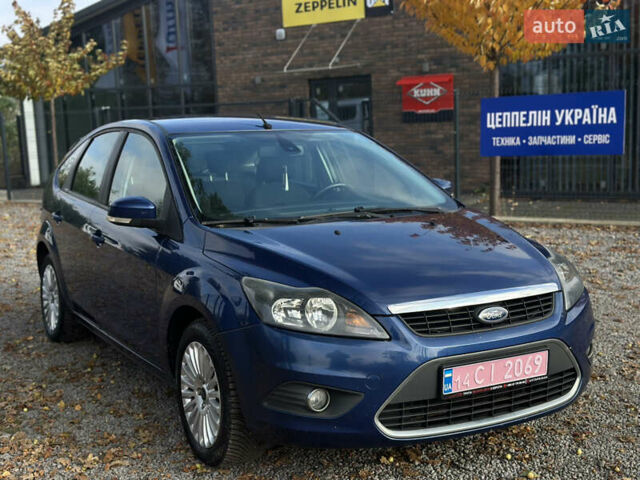 Синий Форд Фокус, объемом двигателя 1.8 л и пробегом 228 тыс. км за 6000 $, фото 2 на Automoto.ua